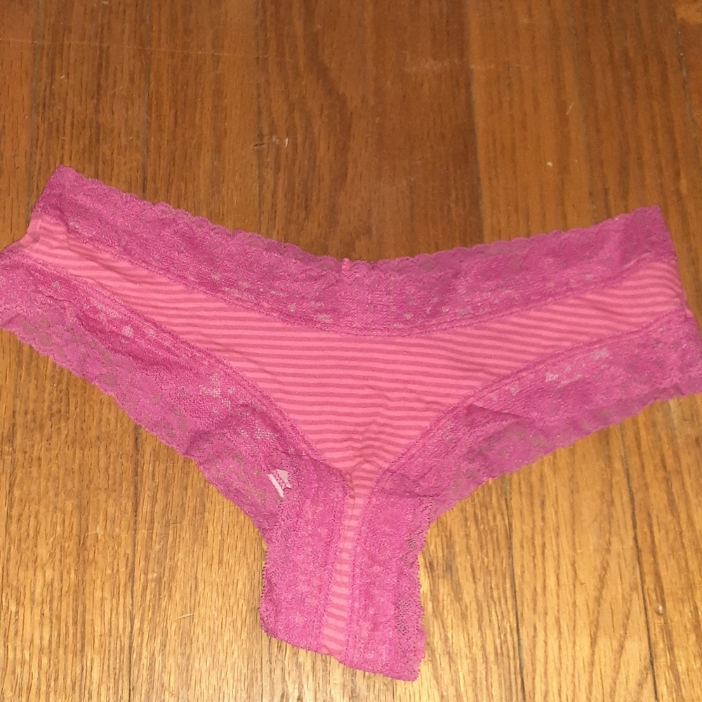 VS cheeky panties - Picture 3 of 7